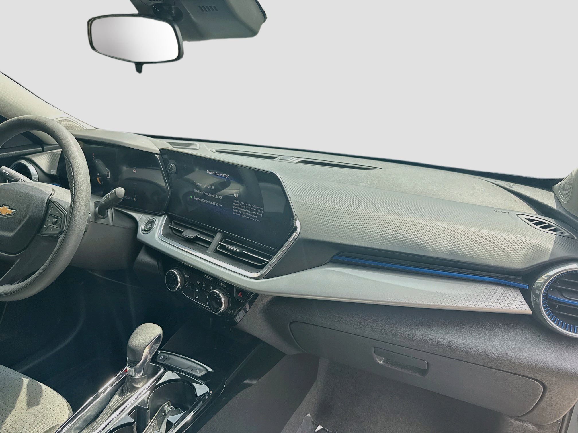 Used 2025 Chevrolet Trax LT FWD image 29