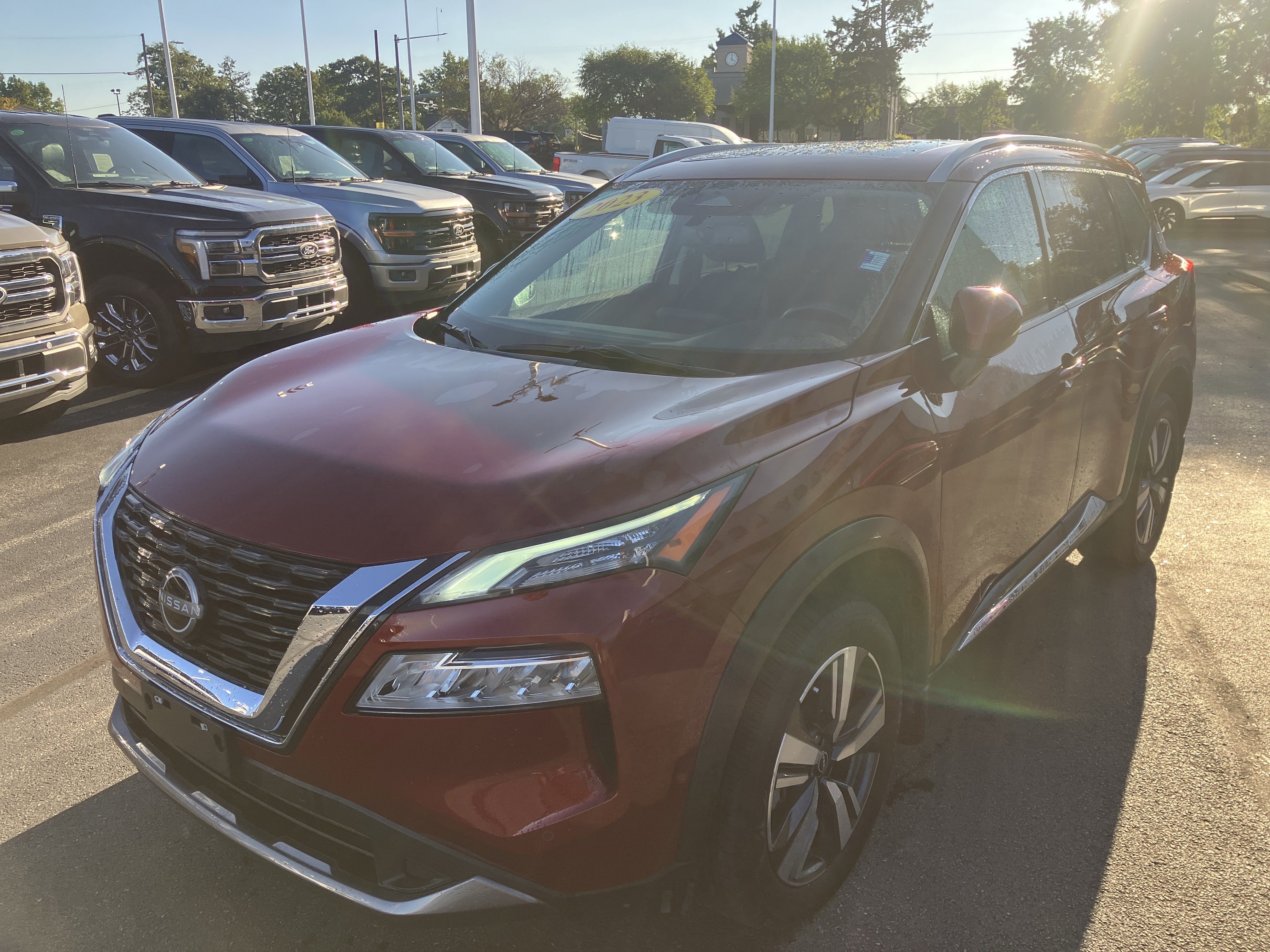Used 2023 Nissan Rogue SL AWD/4WD image 3