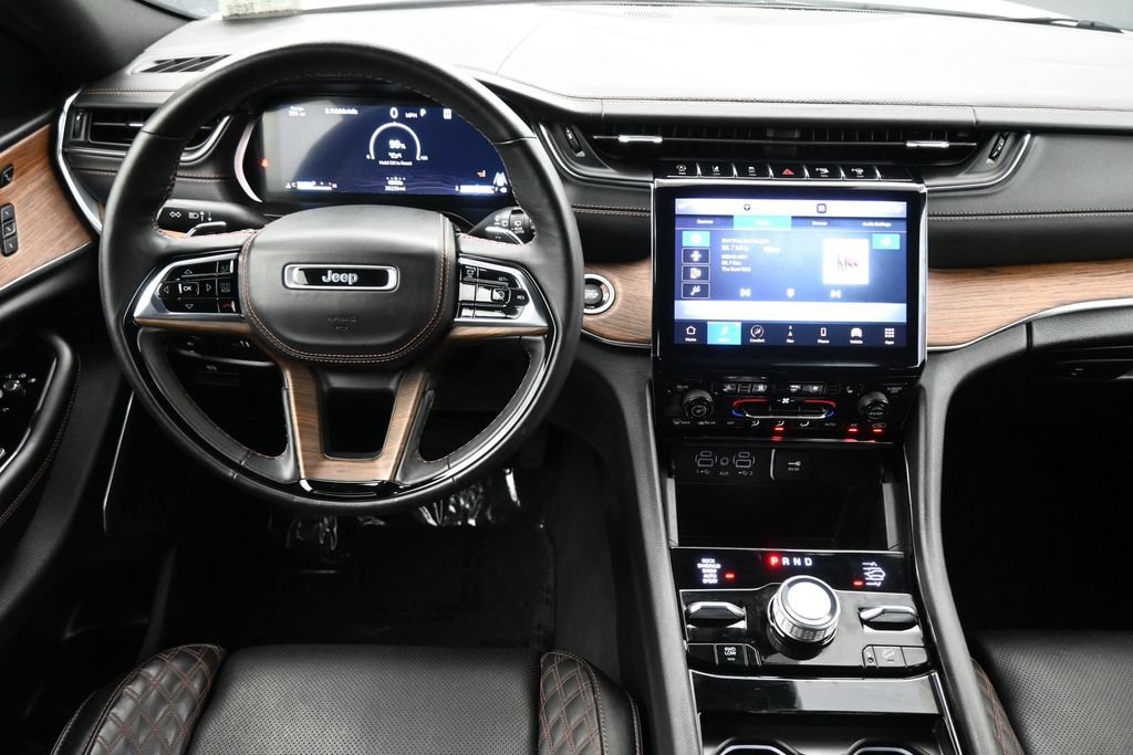 Used 2023 Jeep Grand Cherokee L Summit w/ High Altitude Package AWD/4WD image 7