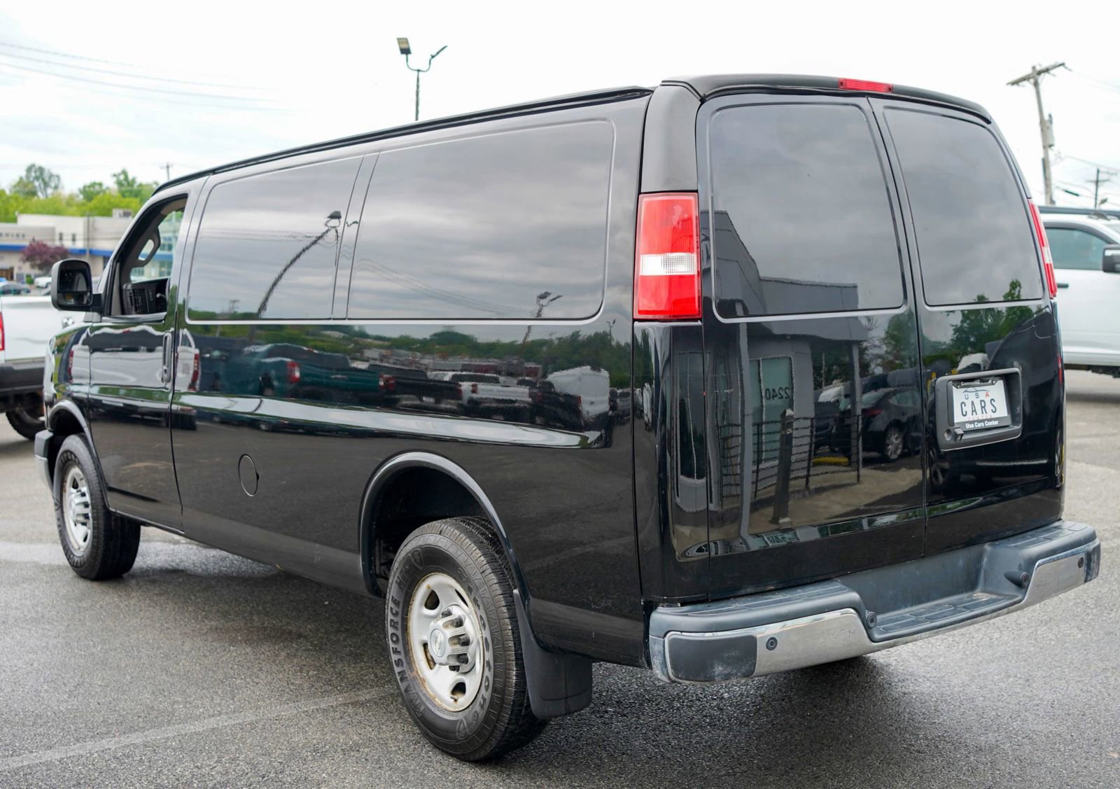 Used 2019 Chevrolet Express 2500 w/ Driver Convenience Package RWD image 4