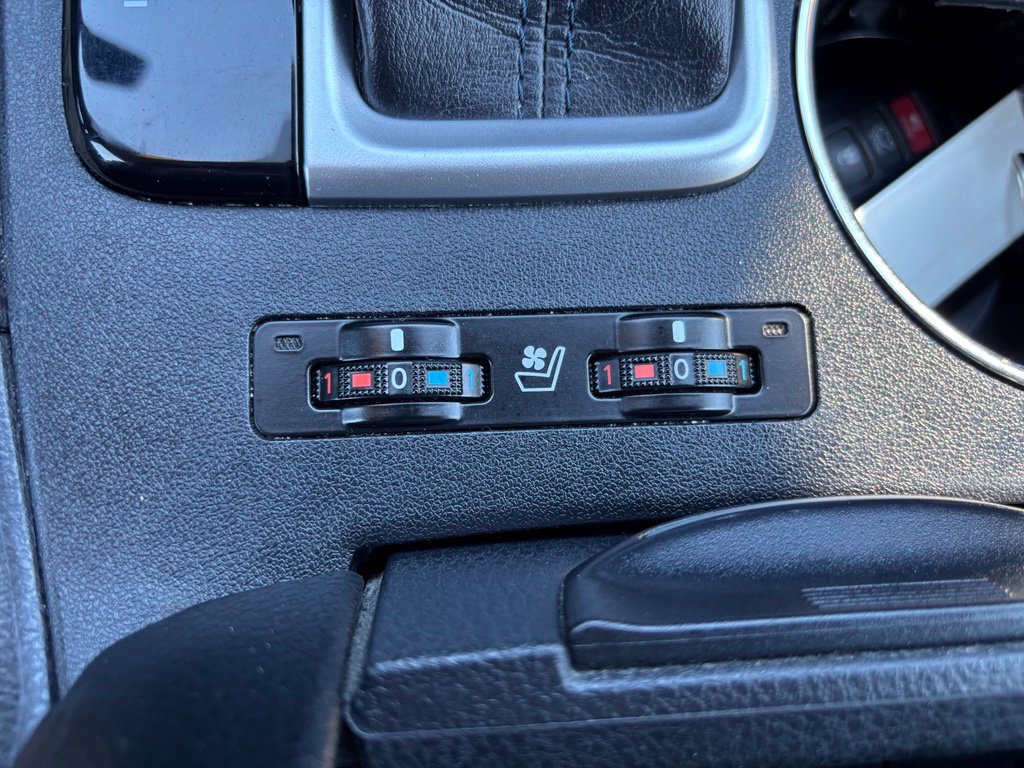 Used 2019 Toyota Highlander Limited FWD image 39