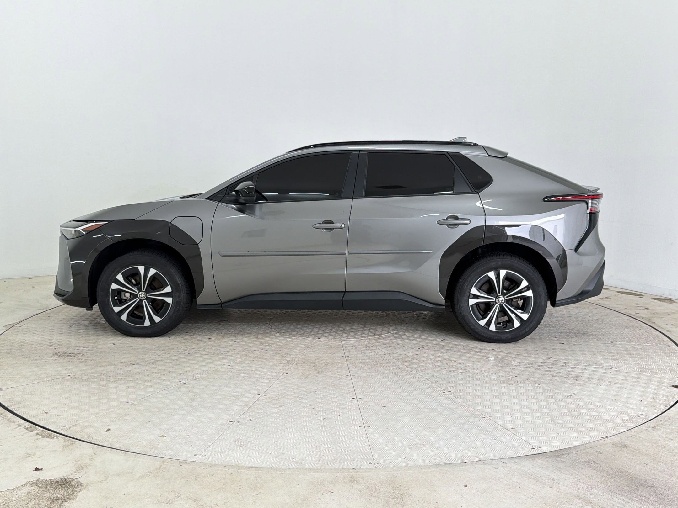 Used 2024 Toyota bZ4X AWD w/ Weather Package image 2