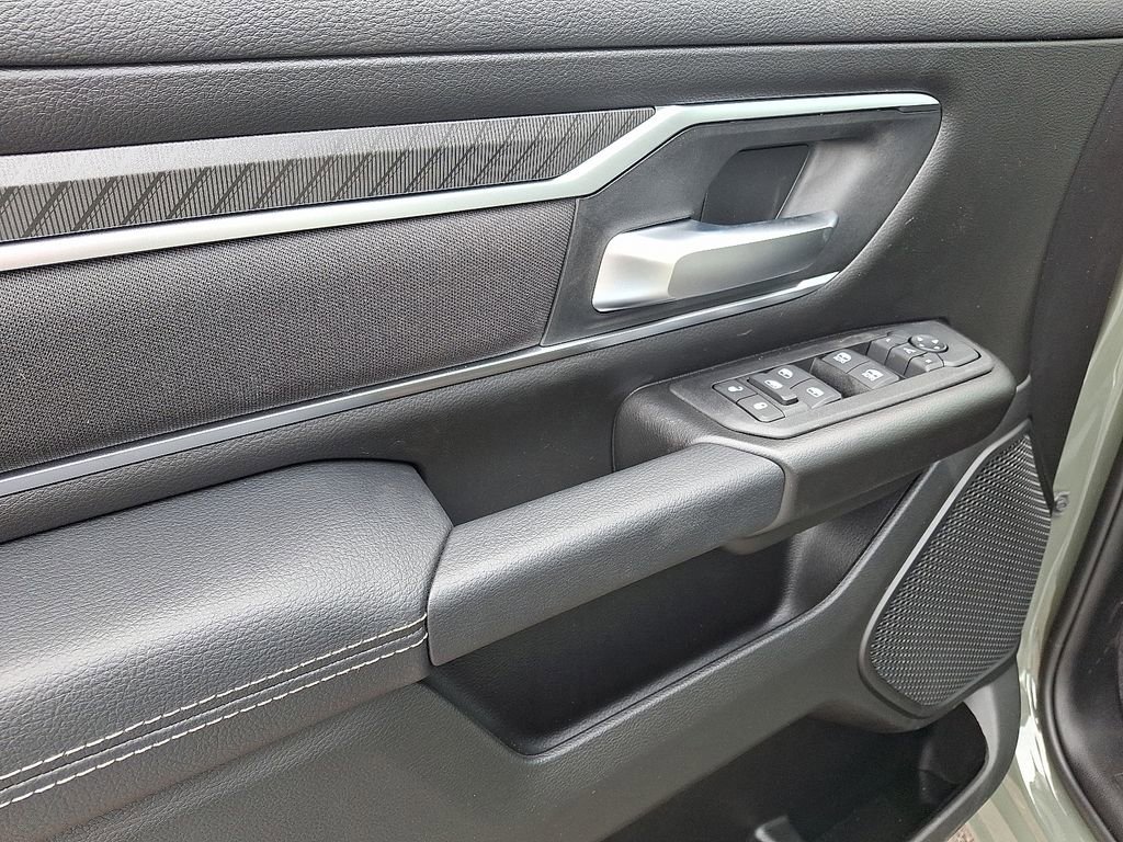 New 2026 RAM 1500 4x4 Crew Cab image 9