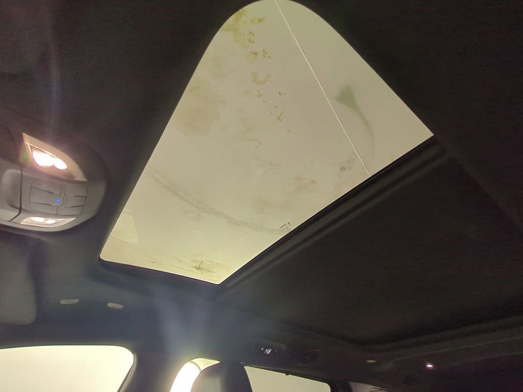 Used 2025 Chrysler Pacifica Limited image 24