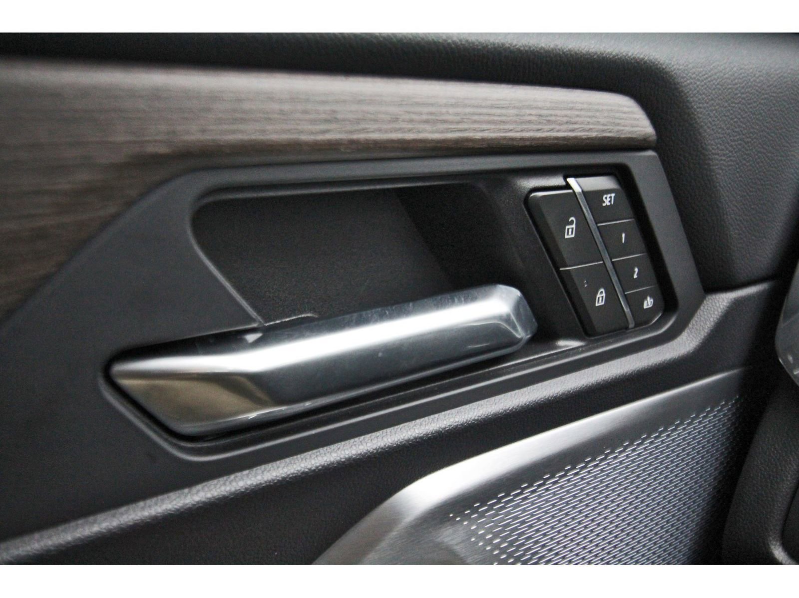 Used 2025 GMC Acadia Denali w/ Super Cruise Package FWD image 21