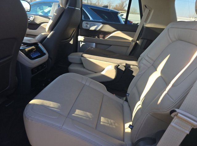 Used 2024 Lincoln Navigator Reserve image 11