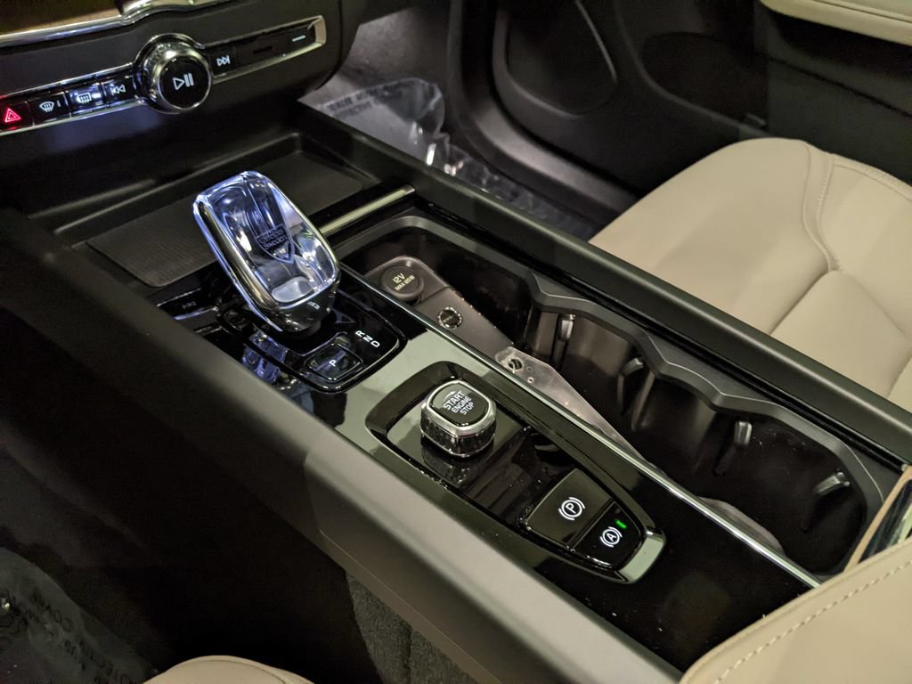 New 2026 Volvo XC60 T8 Plus w/ Protection Package Premier AWD/4WD image 20
