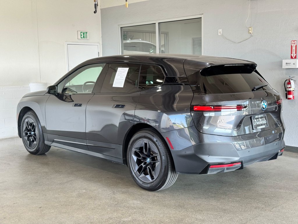 Used 2024 BMW iX xDrive50 AWD/4WD image 6