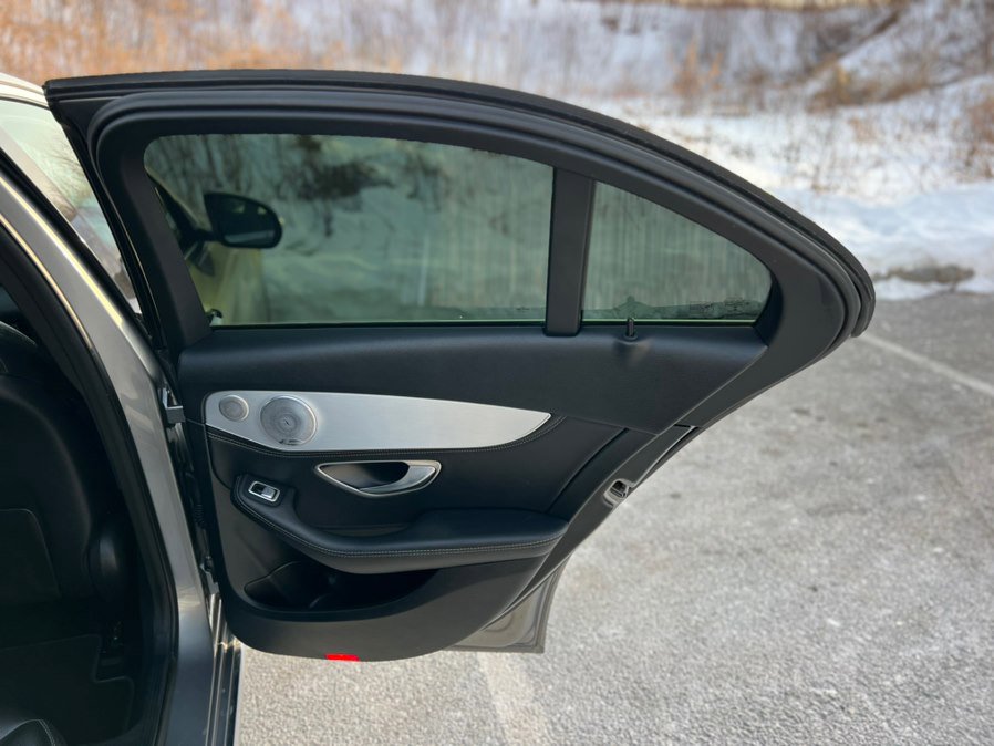 Used 2015 Mercedes-Benz C 300 4MATIC Sedan image 31