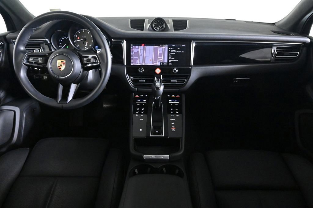 Used 2026 Porsche Macan AWD/4WD image 11