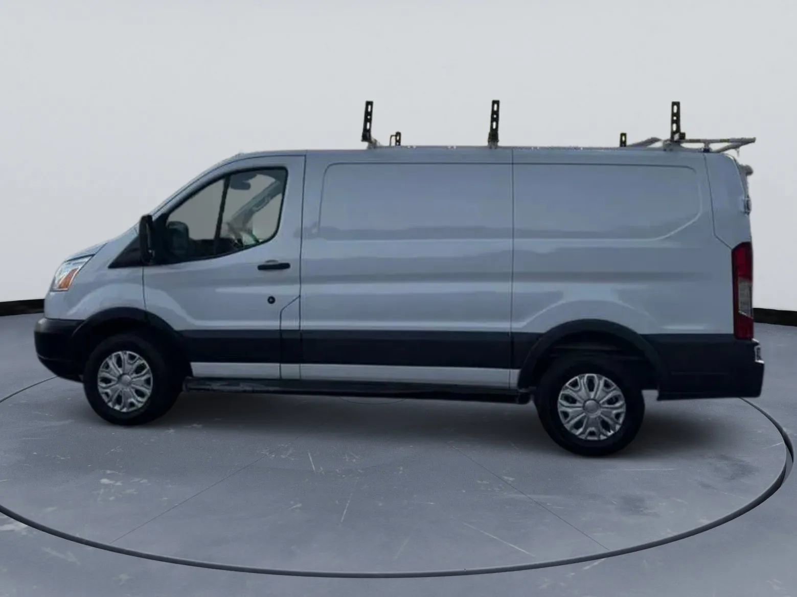 Used 2018 Ford Transit 250 130 Low Roof w/ Exterior Upgrade Package image 2