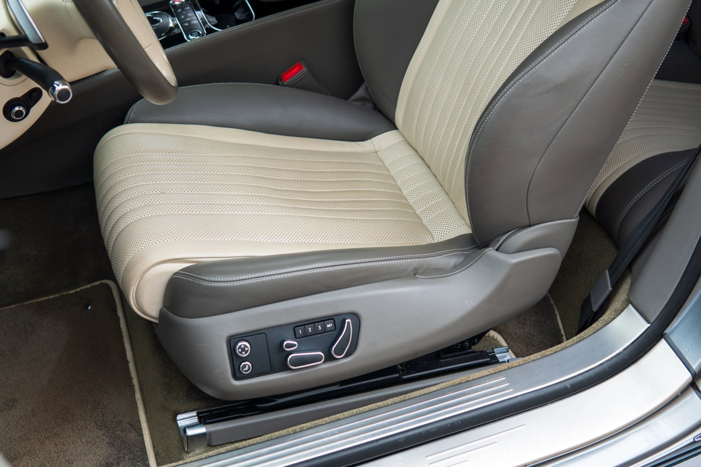 Used 2017 Bentley Continental GT V8 S image 32