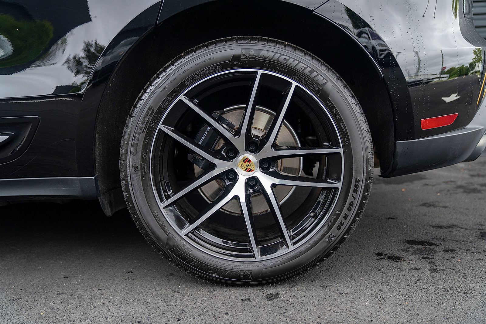 Certified 2025 Porsche Macan AWD/4WD image 23