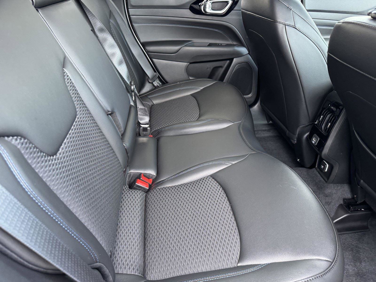New 2026 Jeep Compass Latitude image 9