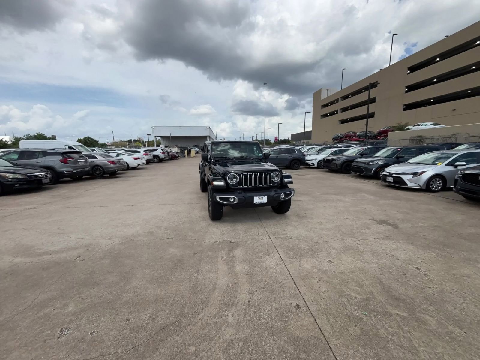 Used 2025 Jeep Wrangler Sahara image 14
