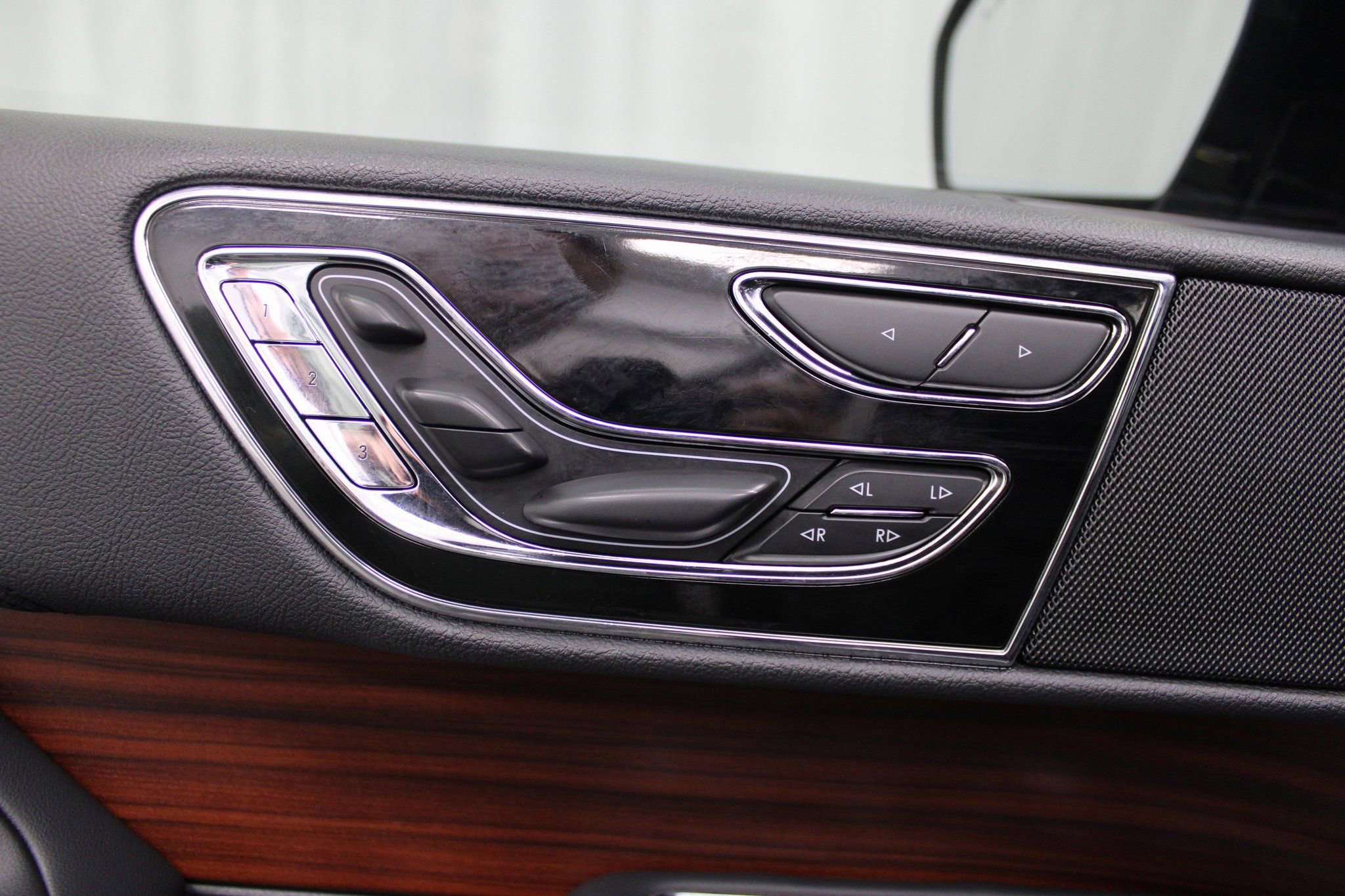 Used 2023 Lincoln Navigator Reserve image 13