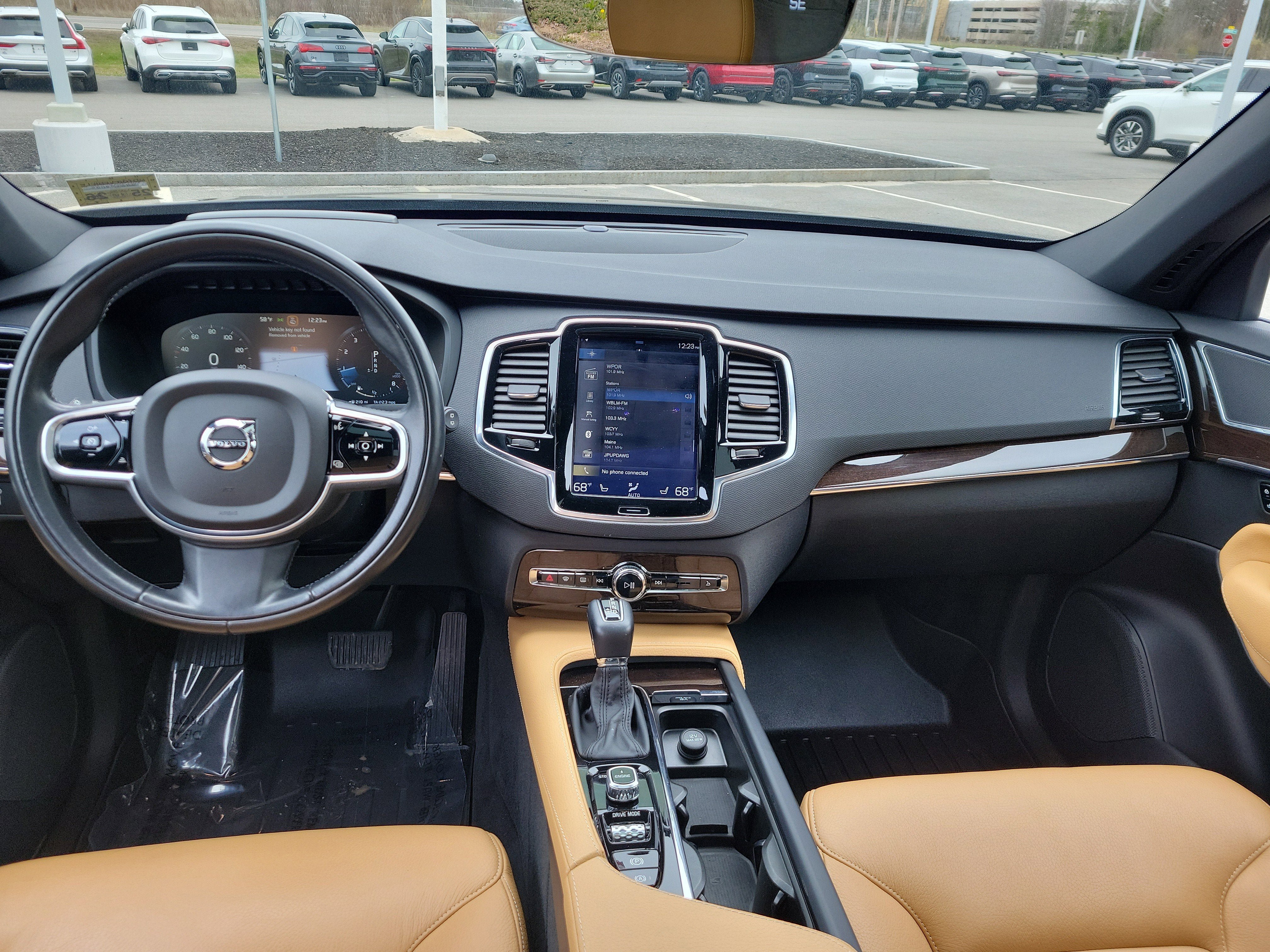 Used 2017 Volvo XC90 T6 Momentum w/ Vision Package AWD/4WD image 3