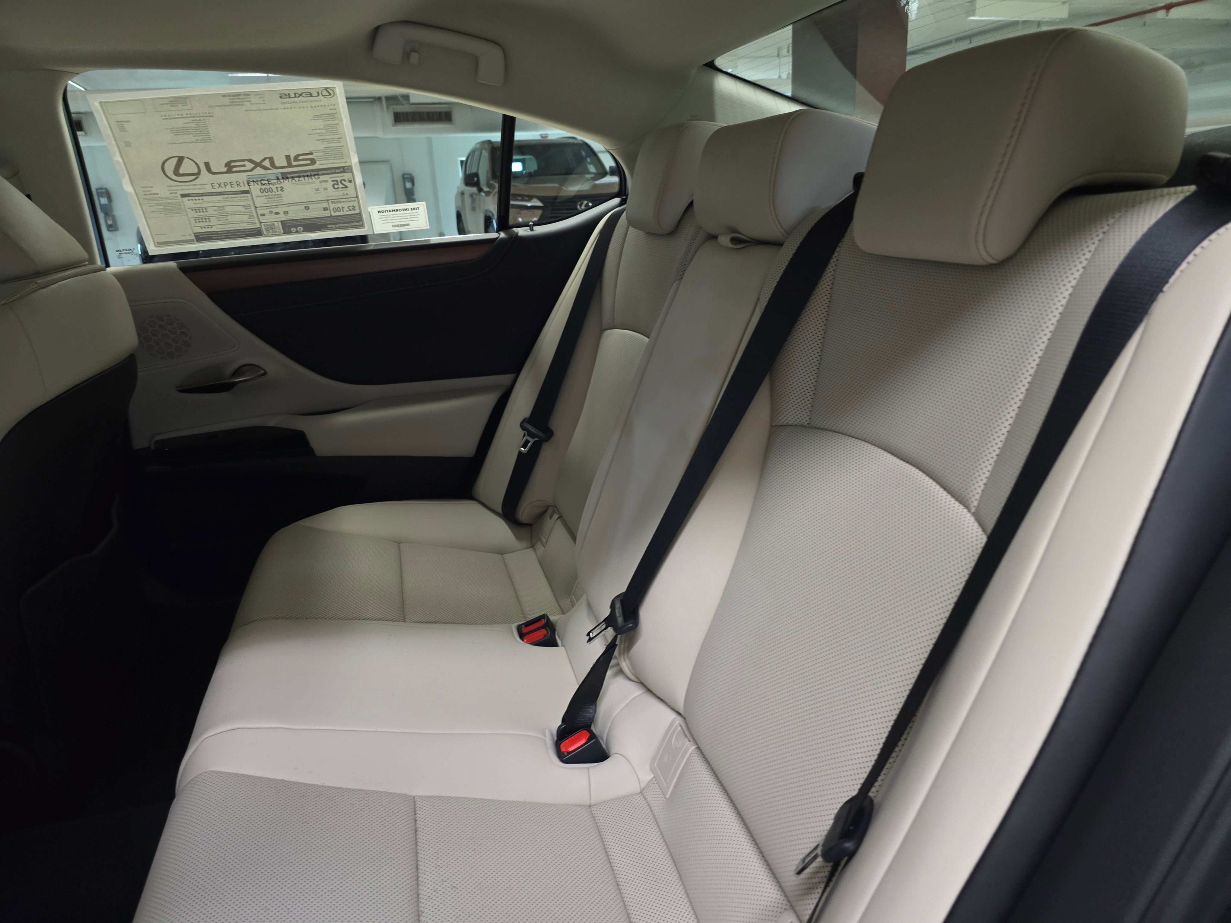 New 2025 Lexus ES 350 w/ Premium Package image 9