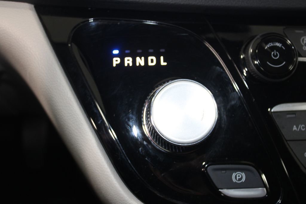 Used 2024 Chrysler Pacifica Touring-L image 42