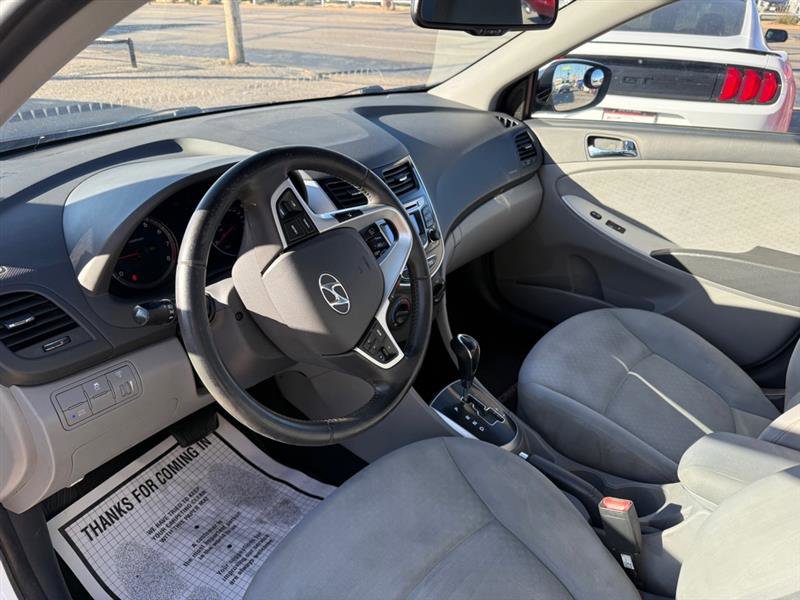 Used 2013 Hyundai Accent SE image 8
