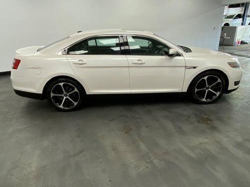 Used 2015 Ford Taurus SEL w/ Equipment Group 201A FWD image 8