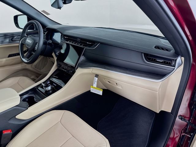New 2025 Jeep Grand Cherokee Limited w/ Luxury Tech Group II image 33