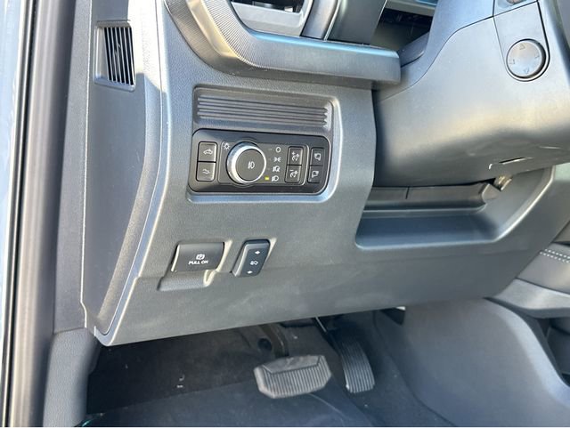 New 2025 Ford F350 Platinum w/ FX4 Off-Road Package image 34