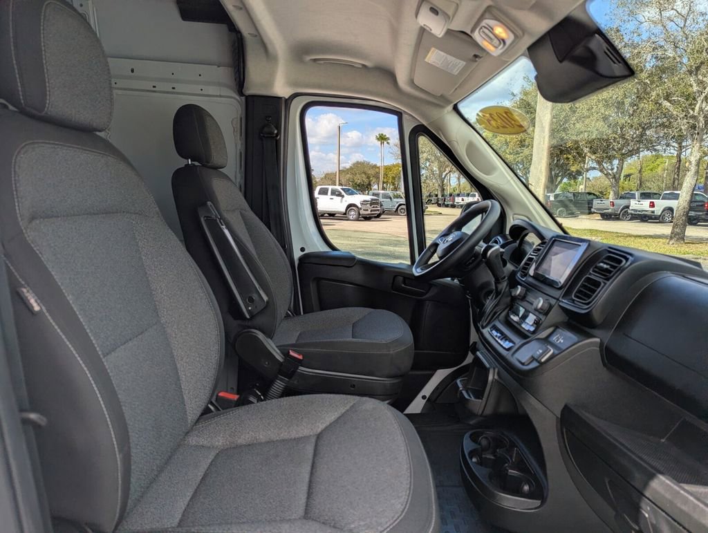 Used 2025 RAM ProMaster 2500 w/ Convenience Group image 33