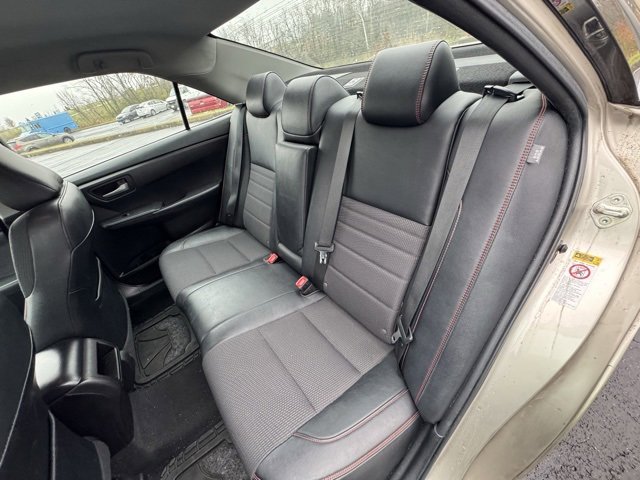 Used 2016 Toyota Camry SE image 11