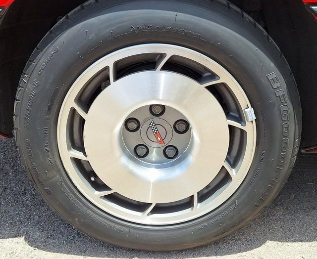 Used 1987 Chevrolet Corvette Convertible image 13