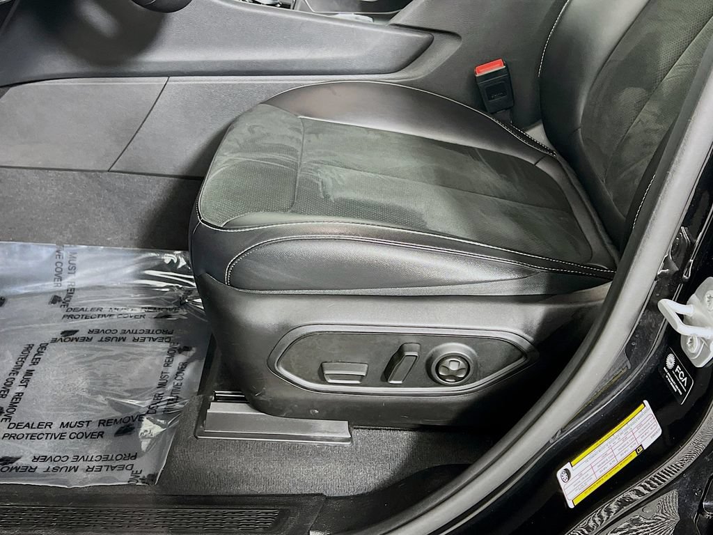 Used 2025 Jeep Grand Cherokee Altitude AWD/4WD image 18