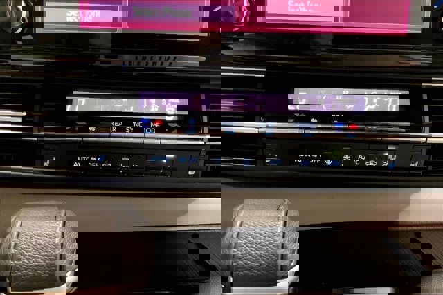 Certified 2024 Toyota Sienna XLE image 34