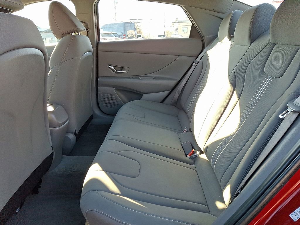 Used 2023 Hyundai Elantra SEL w/ Convenience Package image 10