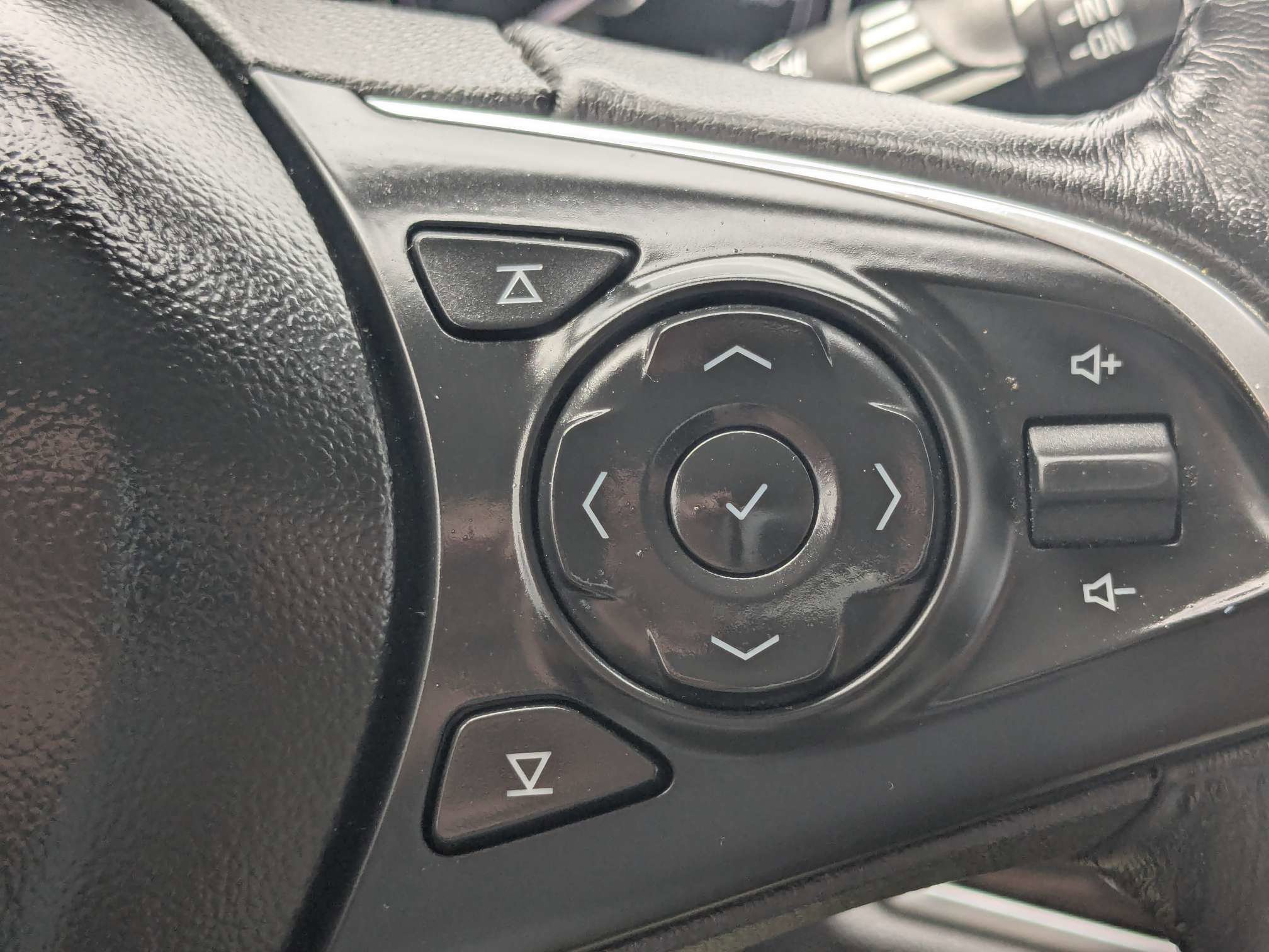 Used 2020 Buick Enclave Premium w/ Sun and Sites Package FWD image 32