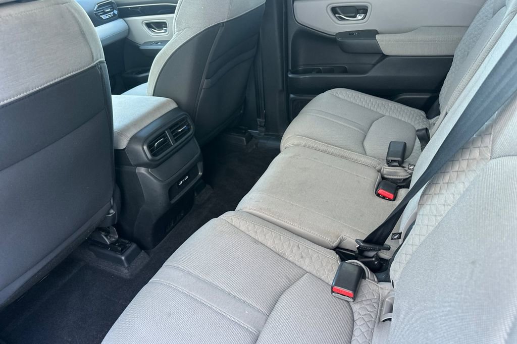 Used 2023 Honda Pilot LX image 11
