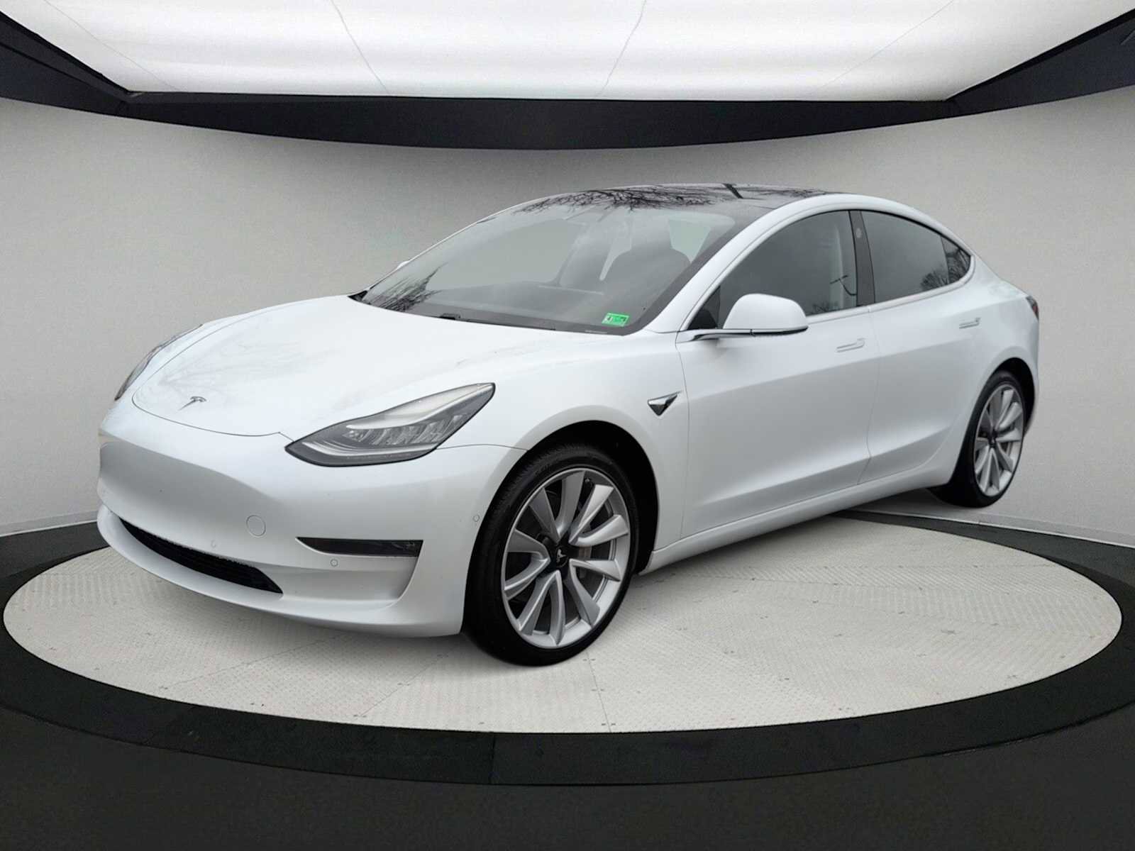 Used 2019 Tesla Model 3 Standard Range Plus image 4