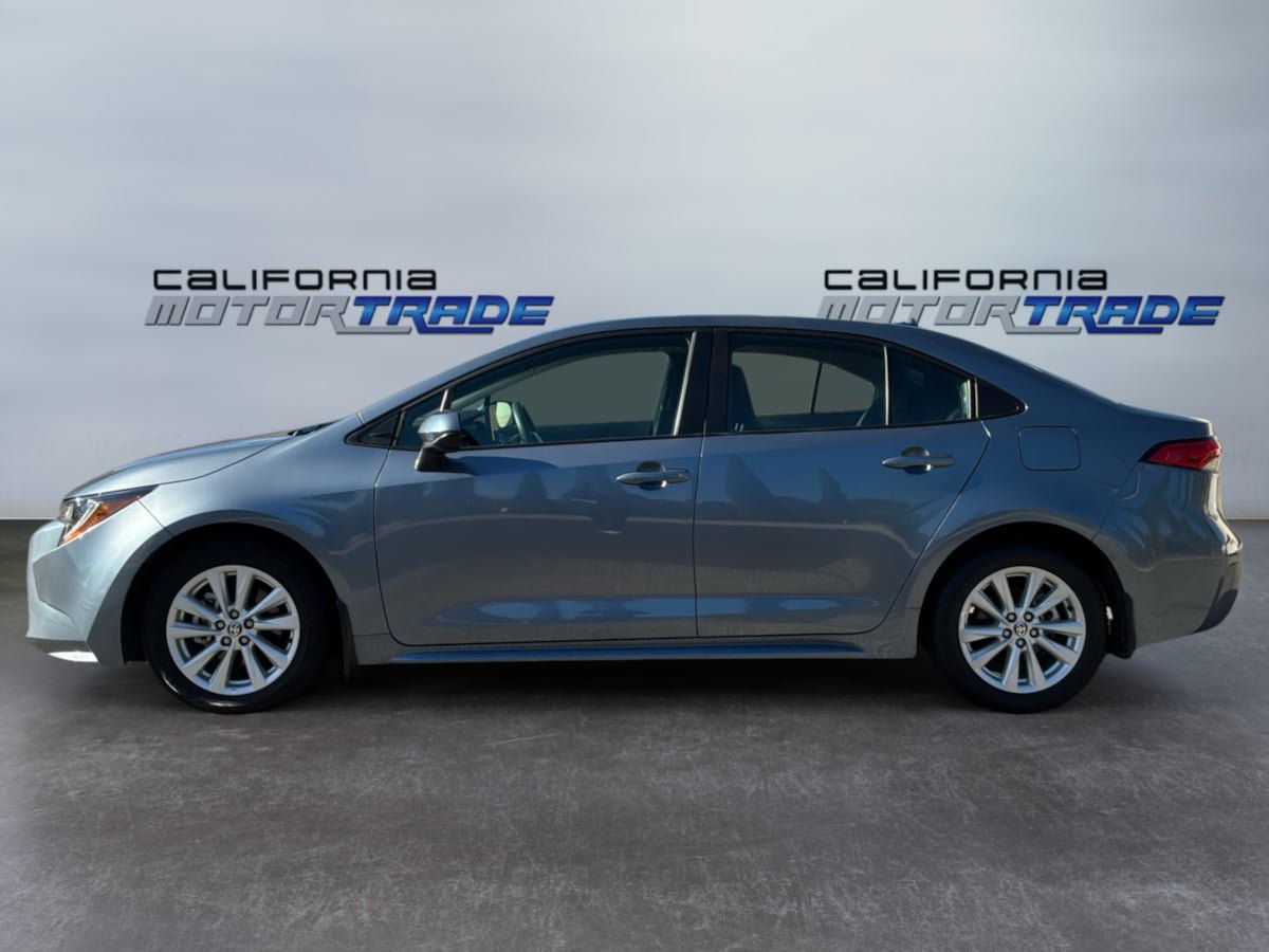 Used 2025 Toyota Corolla LE w/ LE Premium Package FWD image 8