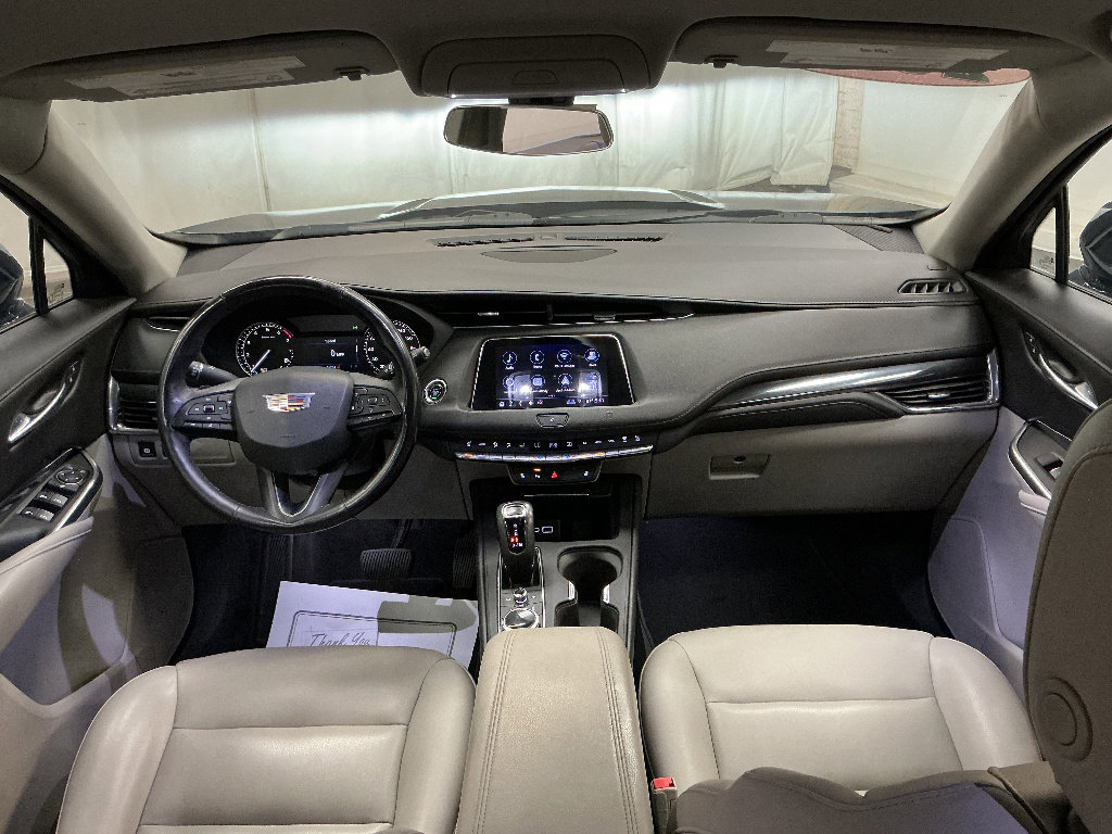 Used 2019 Cadillac XT4 Luxury w/ Cold Weather Package FWD image 17