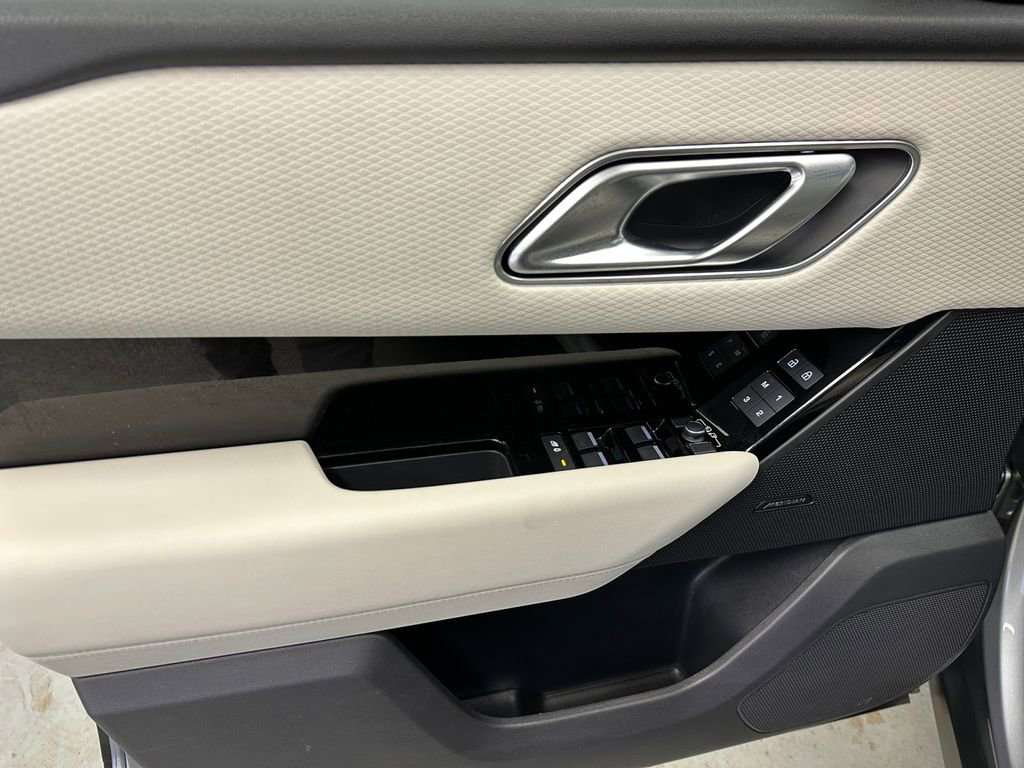 Used 2023 Land Rover Range Rover Velar R-Dynamic S image 21