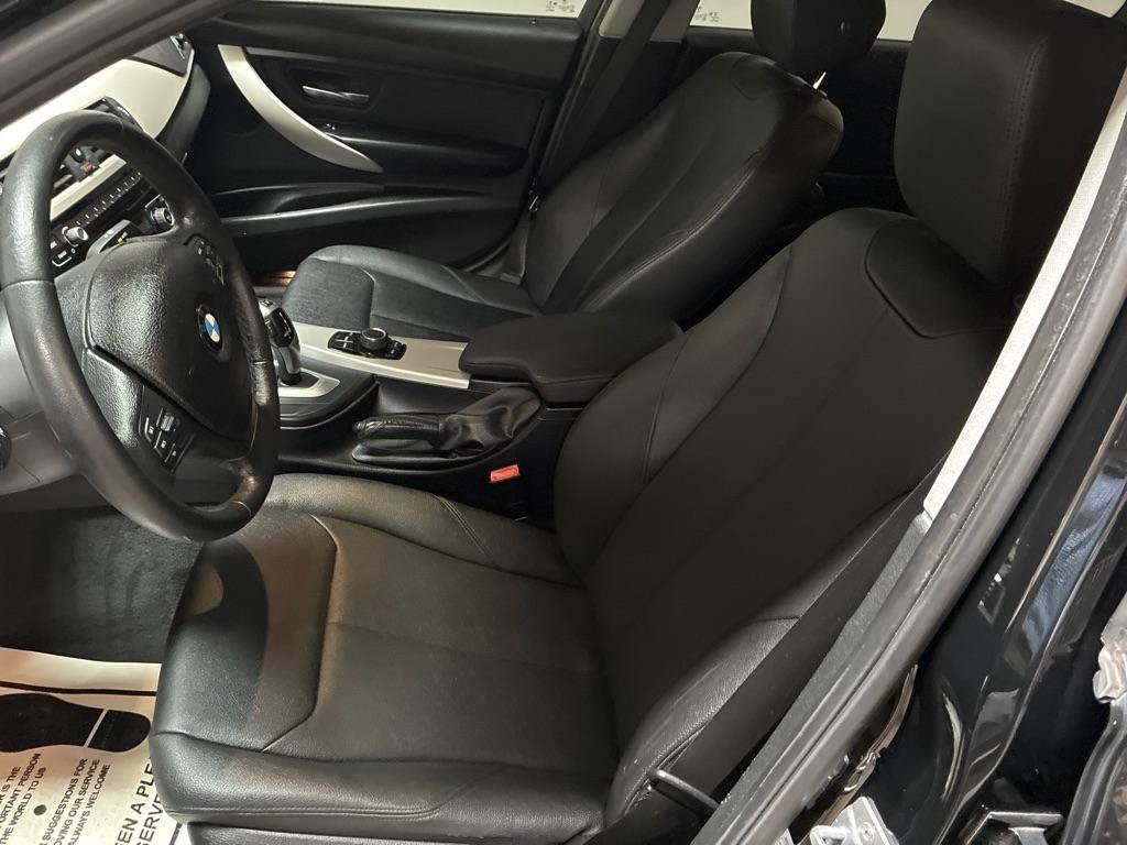 Used 2018 BMW 320i Sedan RWD image 15