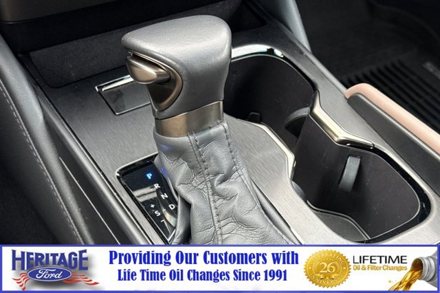 Used 2025 Lexus ES 300h w/ Premium Package image 21