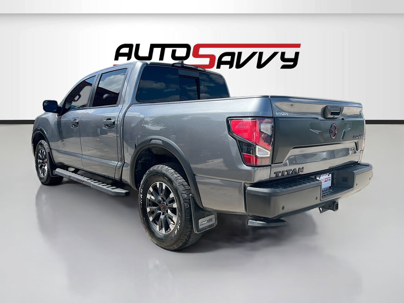 Used 2024 Nissan Titan PRO-4X w/ Pro-4x Convenience Package image 5