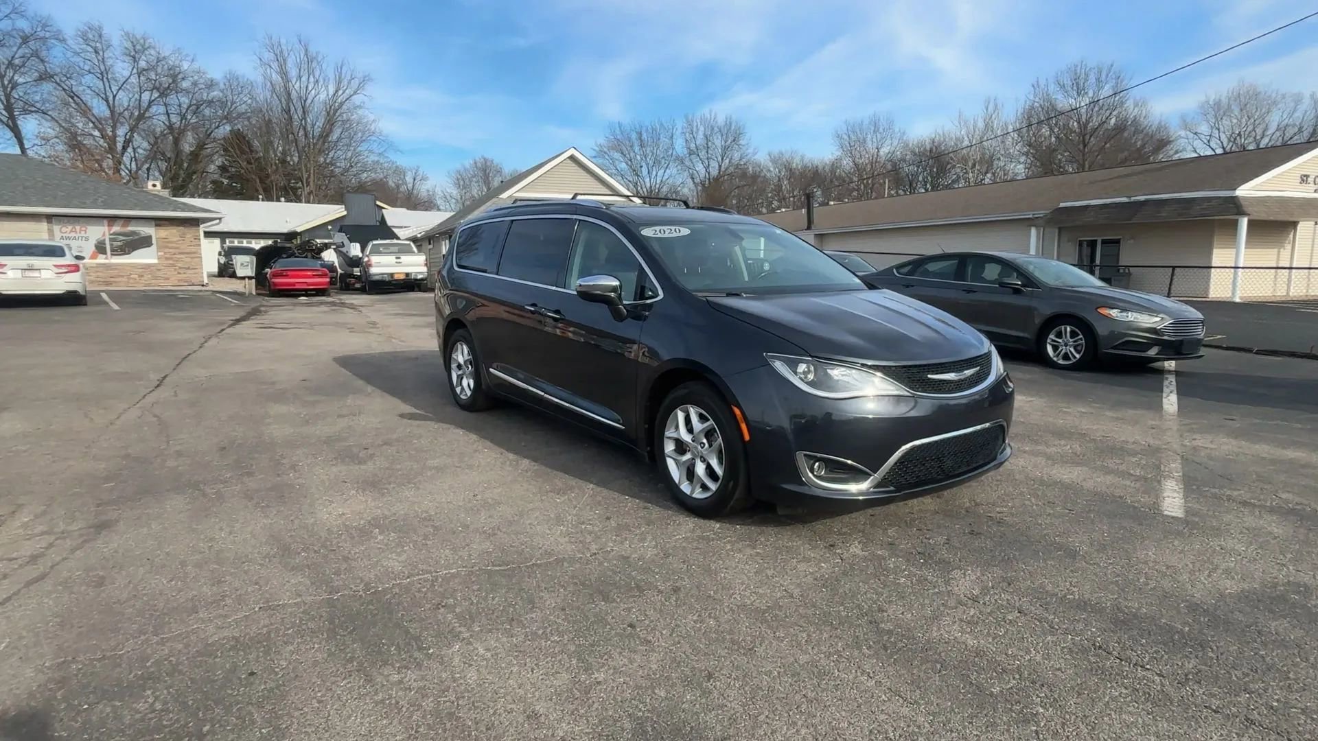 Used 2020 Chrysler Pacifica Limited FWD image 2