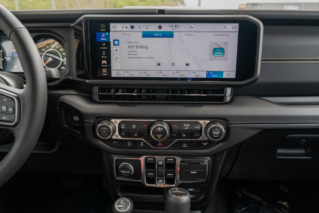 Used 2025 Jeep Gladiator Sport AWD/4WD image 20