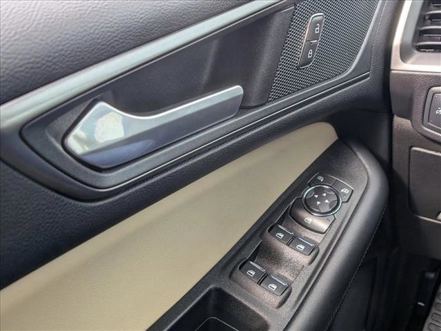 Used 2021 Ford Edge SE image 25