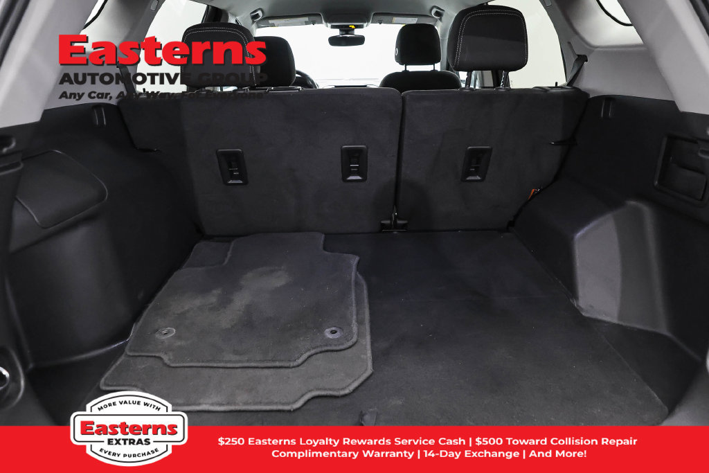 Used 2023 GMC Terrain SLE w/ Driver Convenience Package AWD/4WD image 10