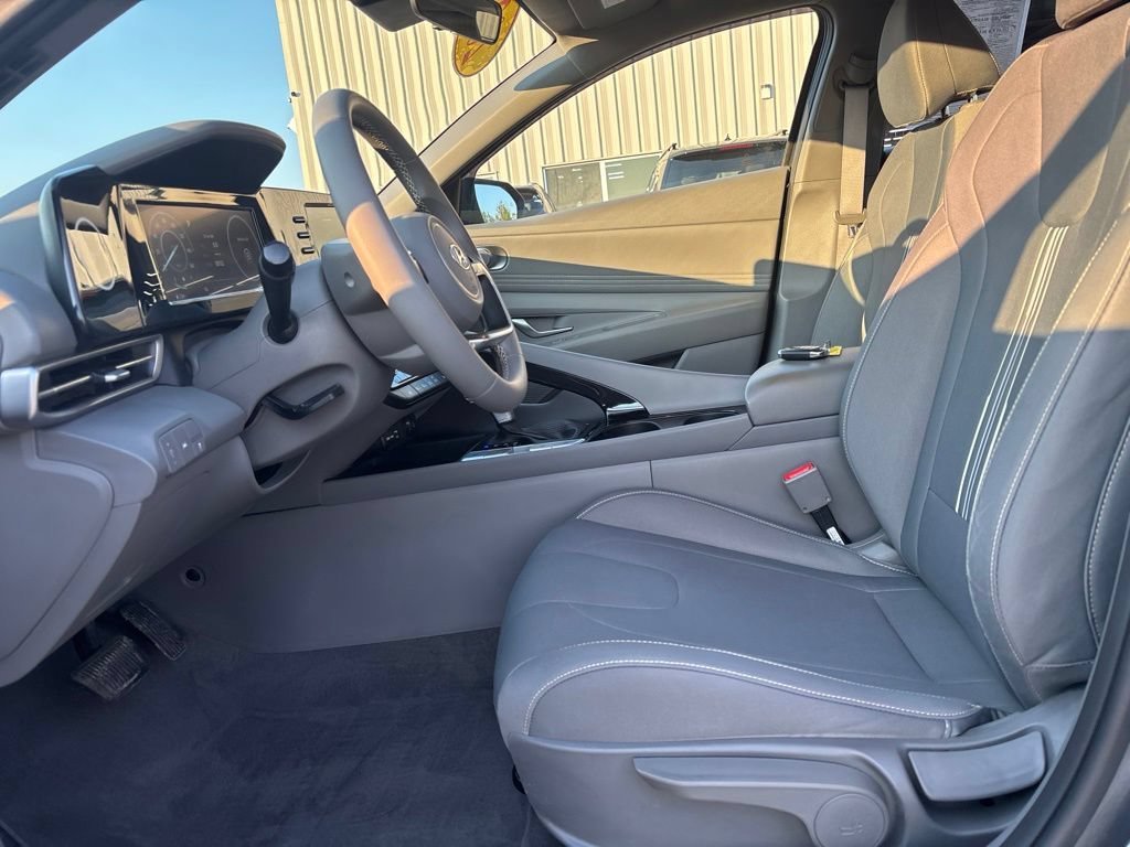 Used 2021 Hyundai Elantra SEL w/ Convenience Package FWD image 9