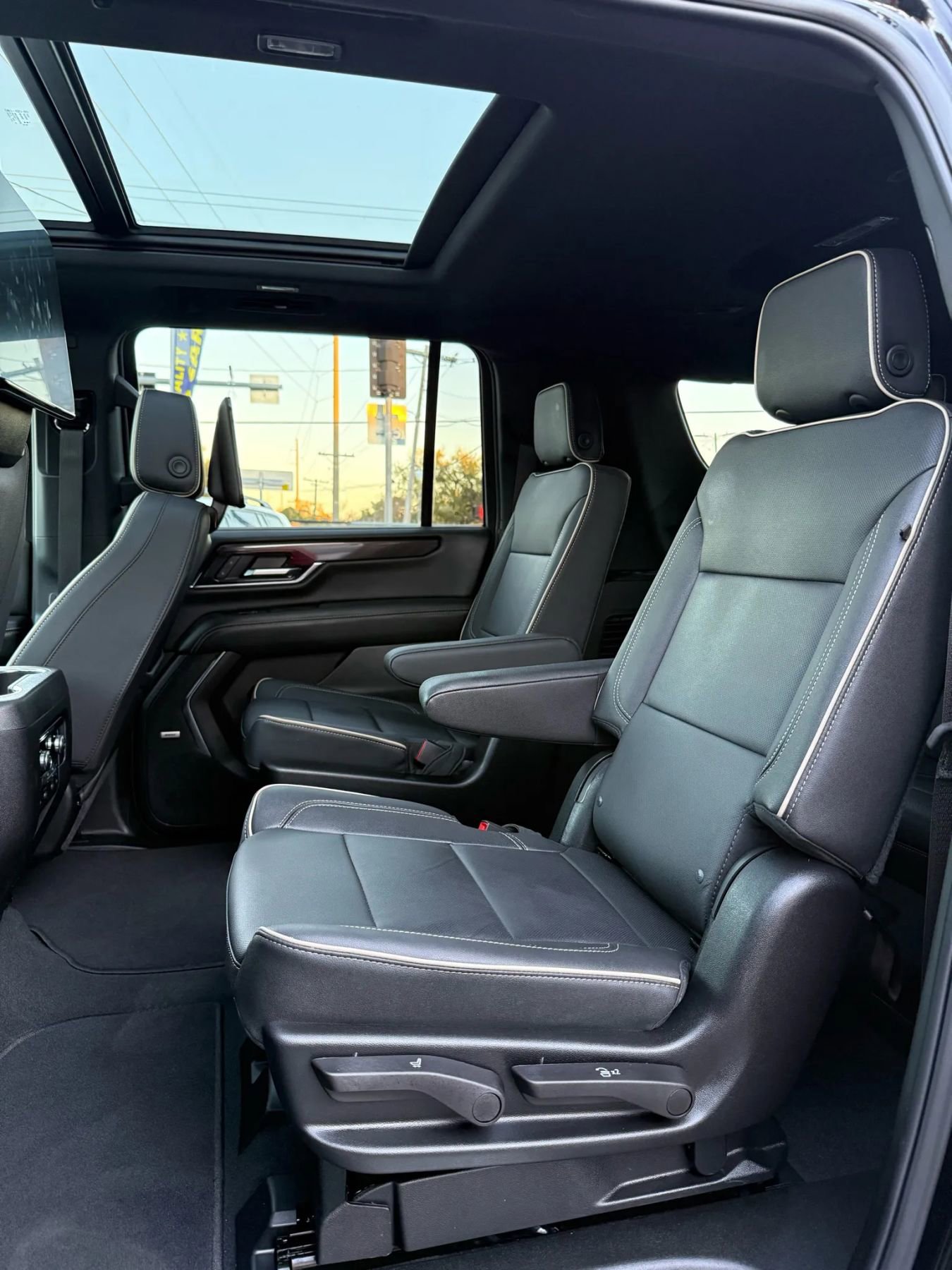 Used 2026 GMC Yukon XL Elevation w/ Elevation Premium Package AWD/4WD image 17