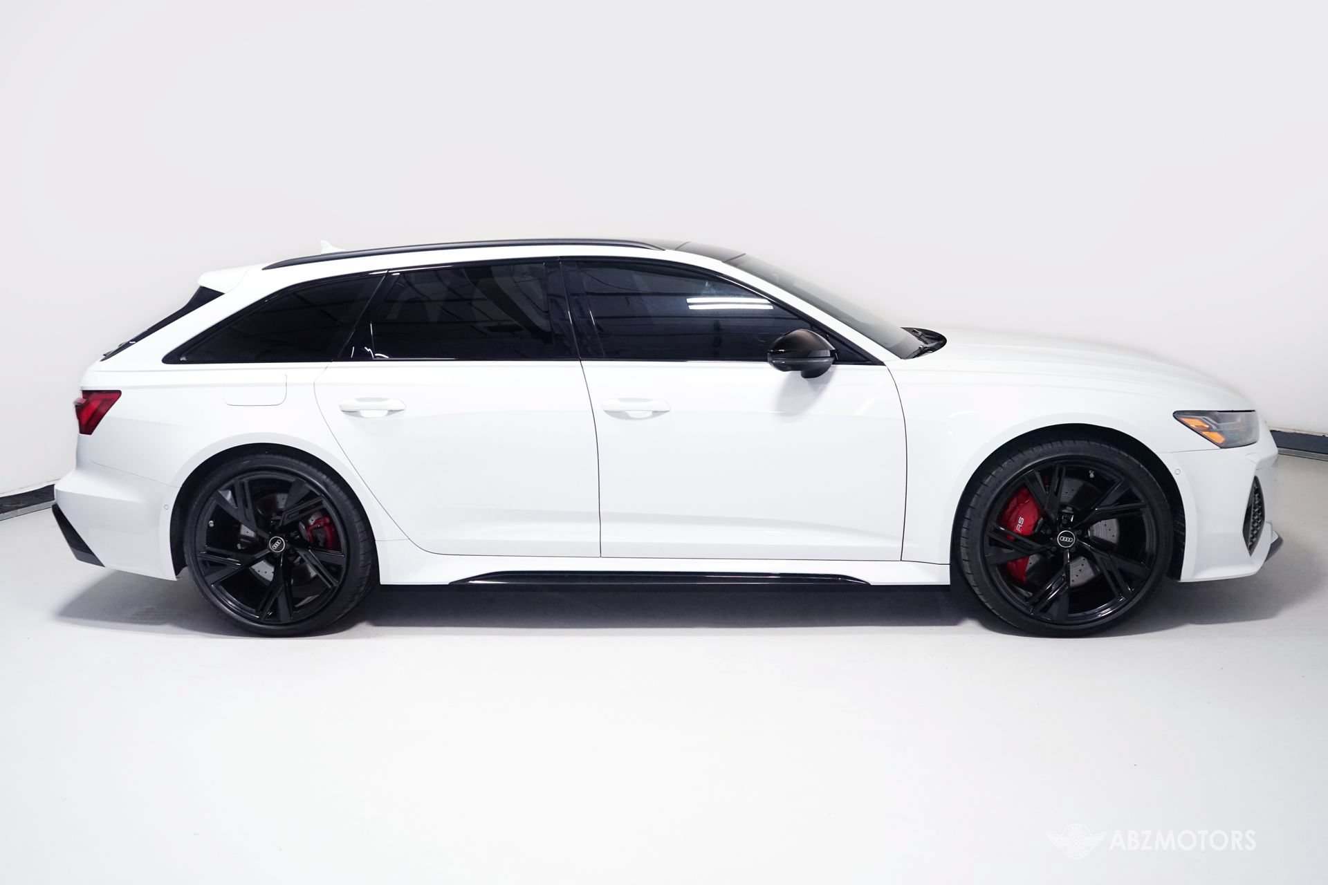 Used 2021 Audi RS 6 w/ Executive Package AWD/4WD image 3