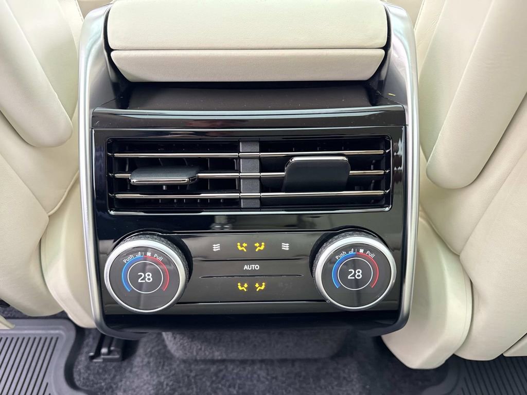 Certified 2023 Land Rover Range Rover SE AWD/4WD image 16